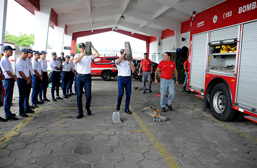Candidatos a guarda civil fazem mais uma instrução de combate a incêndio