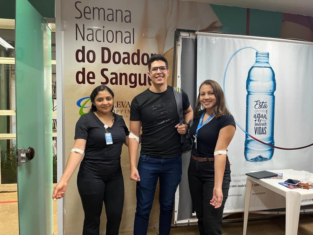  Colaboradores do Hospital Regional de Santa Maria realizam doação de sangue coletiva para Hemocentro