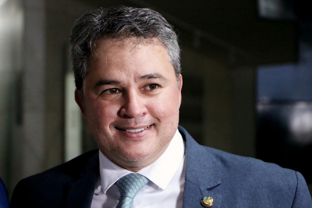 Pé na estrada: Efraim mantém agenda extensa na Paraíba