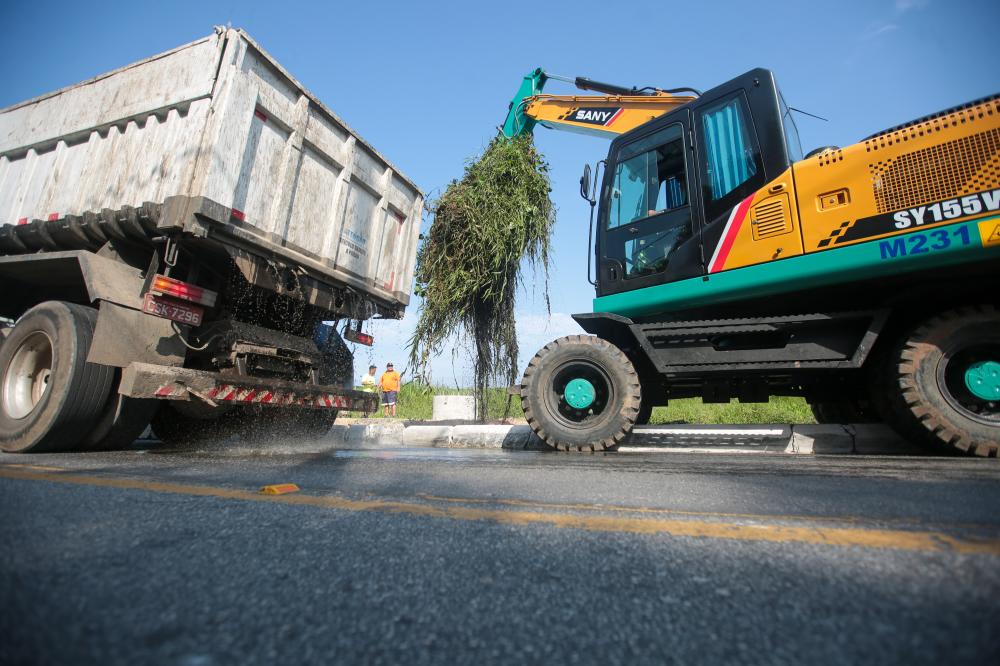 Mutirão de limpeza no Bairro Aviação recolhe mais de 300 ton de resíduos de áreas públicas