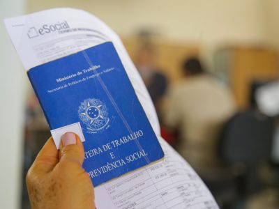 Agências do trabalhador oferecem 356 vagas de emprego nesta terça (14)