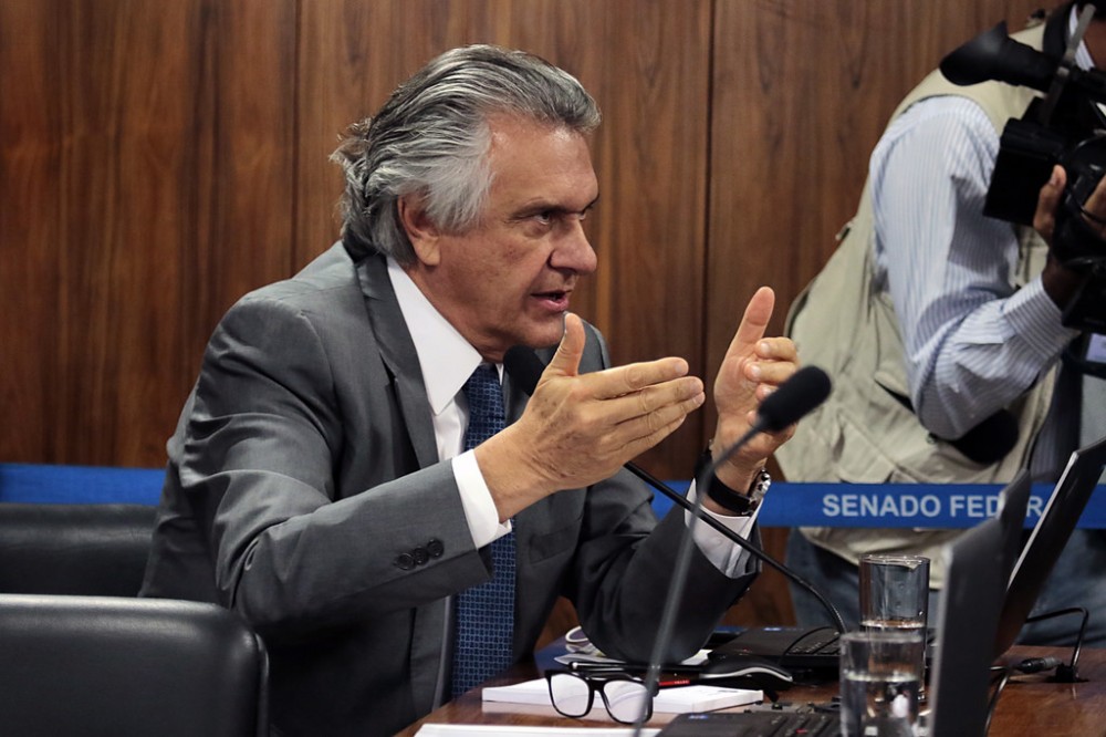 Brasília: Advogado da defesa mente na Comissão do Impeachment ao falar de dados apresentados por Ronaldo Caiado
