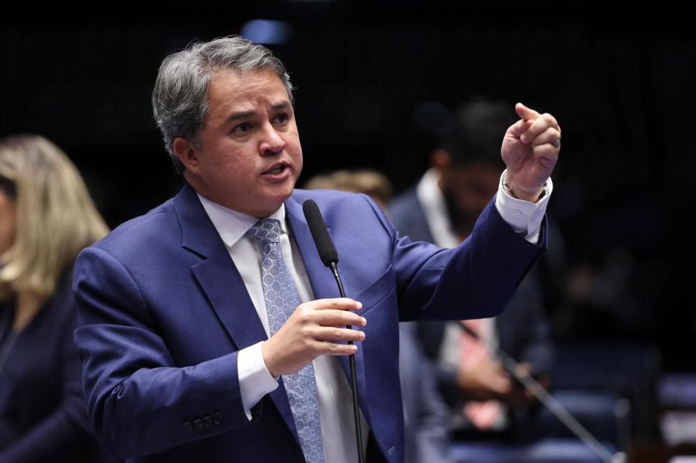 Imprensa nacional destaca articulação de Efraim para retomar abastecimento de água na Paraíba