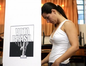 Pela primeira vez em uma eleição, eleitorado feminino será maior que o masculino em todos os estados