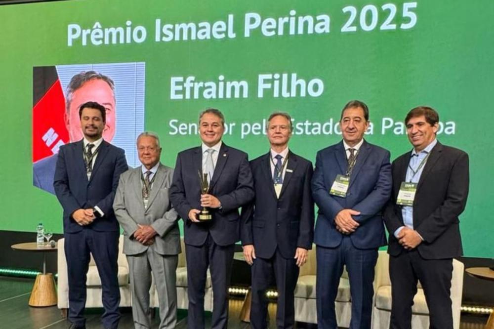 Efraim recebe prêmio nacional por atuar em defesa do agronegócio e do produtor rural brasileiro