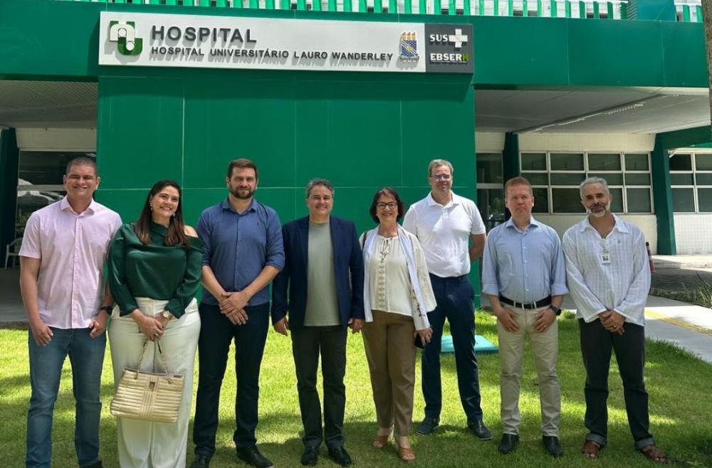 "Precisamos ter a tecnologia como grande aliada para melhorar o serviço público de saúde", diz Efraim