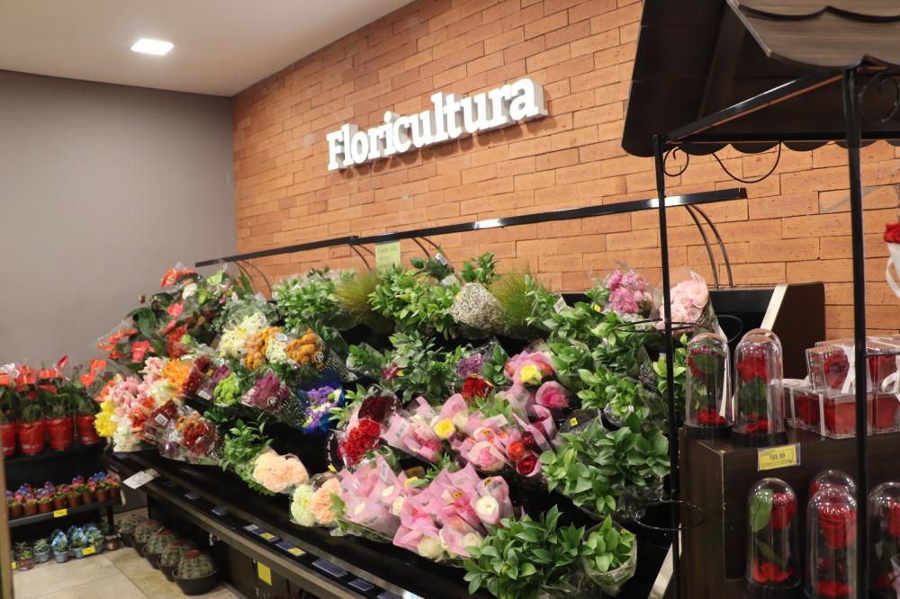 Dos clássicos buquês aos arranjos mais simples, venda de flores aquecem o comércio no Dia das Mães 