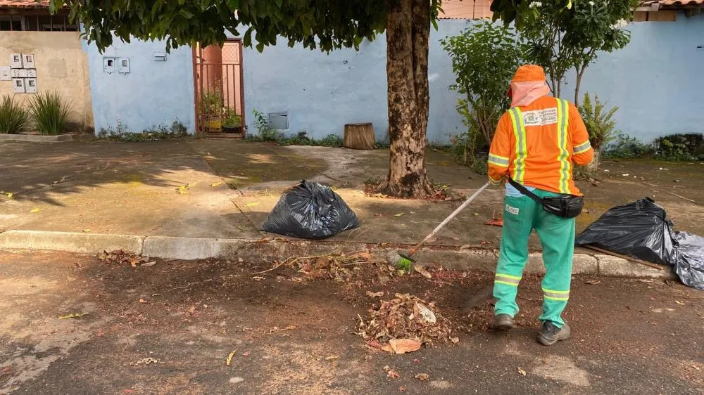 Fotos: Luciano Magalhães - Legenda: Goiânia ganha mais um reforço em equipe de varrição e Comurg entrega trabalho mais eficiente 