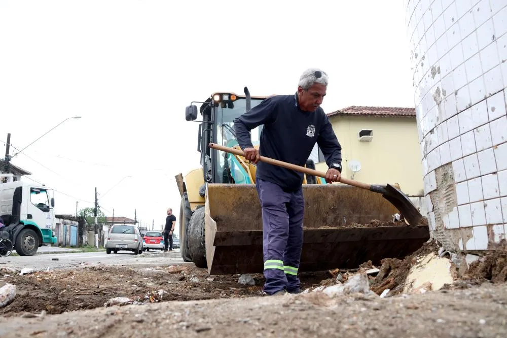 Mutirão de limpeza recolhe 111 toneladas de resíduos no Bairro Flórida