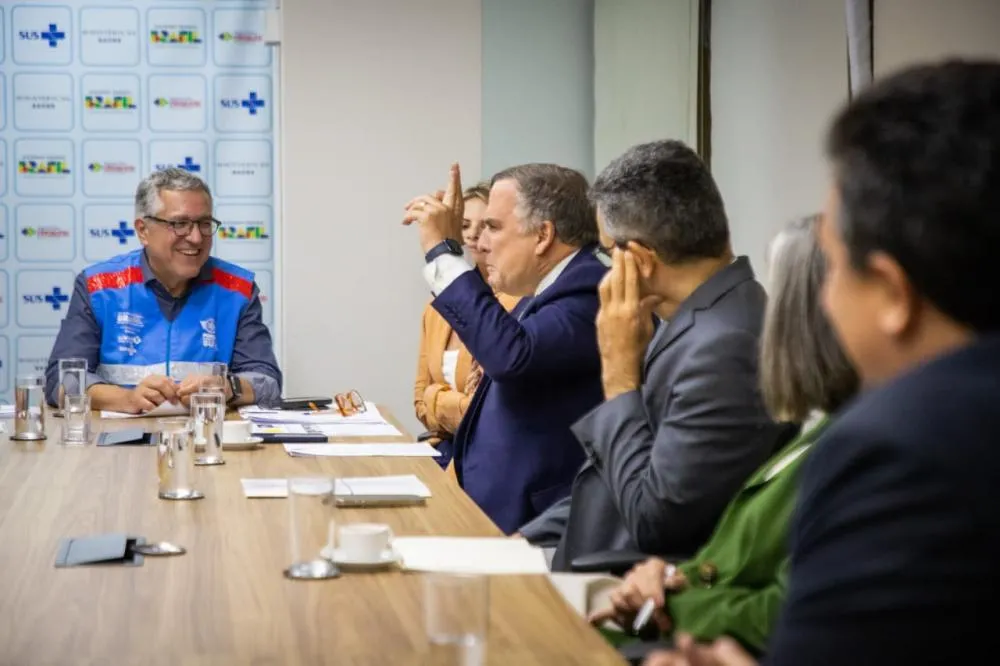 Fotos: Alex Malheiros - Legenda: Prefeito Sandro Mabel se reúne com ministro da Saúde, Alexandre Padilha, em busca recursos para a saúde