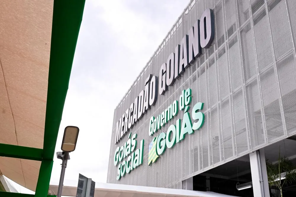 Fotos: Rômullo Carvalho e André Saddi - Legenda: Caiado e Gracinha inauguram primeiro Mercadão Goiano de Águas Lindas. Estrutura possui 300 empreendedores e conta com serviços do Vapt Vupt e da Defensoria Pública