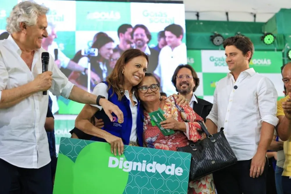 Fotos: Wesley Costa e Andre Saddi - Legenda: Governador Ronaldo Caiado, ao lado da coordenadora do Goiás Social, primeira-dama Gracinha Caiado, durante abertura do Goiás Social em Luziânia