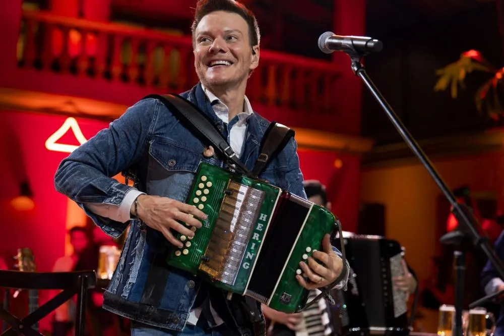 O cantor Michel Teló se apresenta no Nosso Natal nesta sexta (19), às 19h50; a entrada é gratuita | Foto: Divulgação