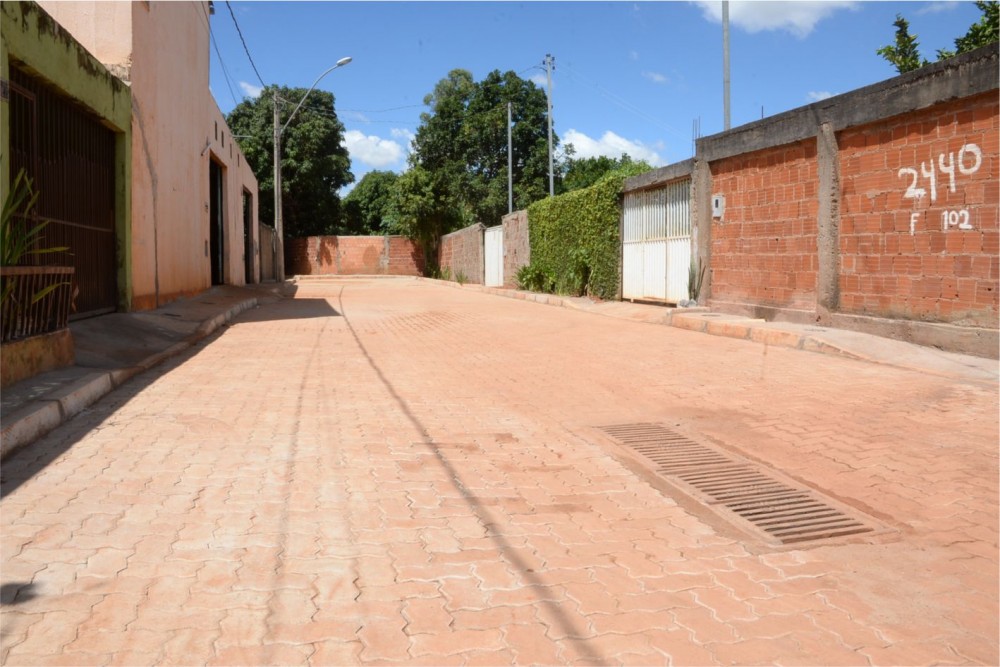 Brasília: Deputada Luzia de Paula visita obras de pavimentação do Trecho 1 do Sol Nascente