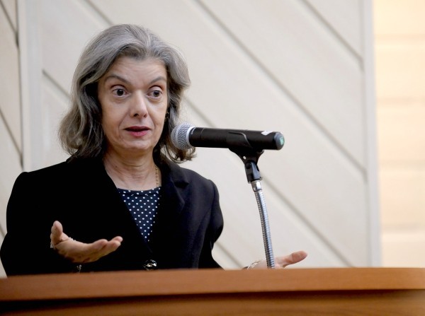 Cármen Lúcia diz que preso custa 13 vezes mais do que um estudante no Brasil