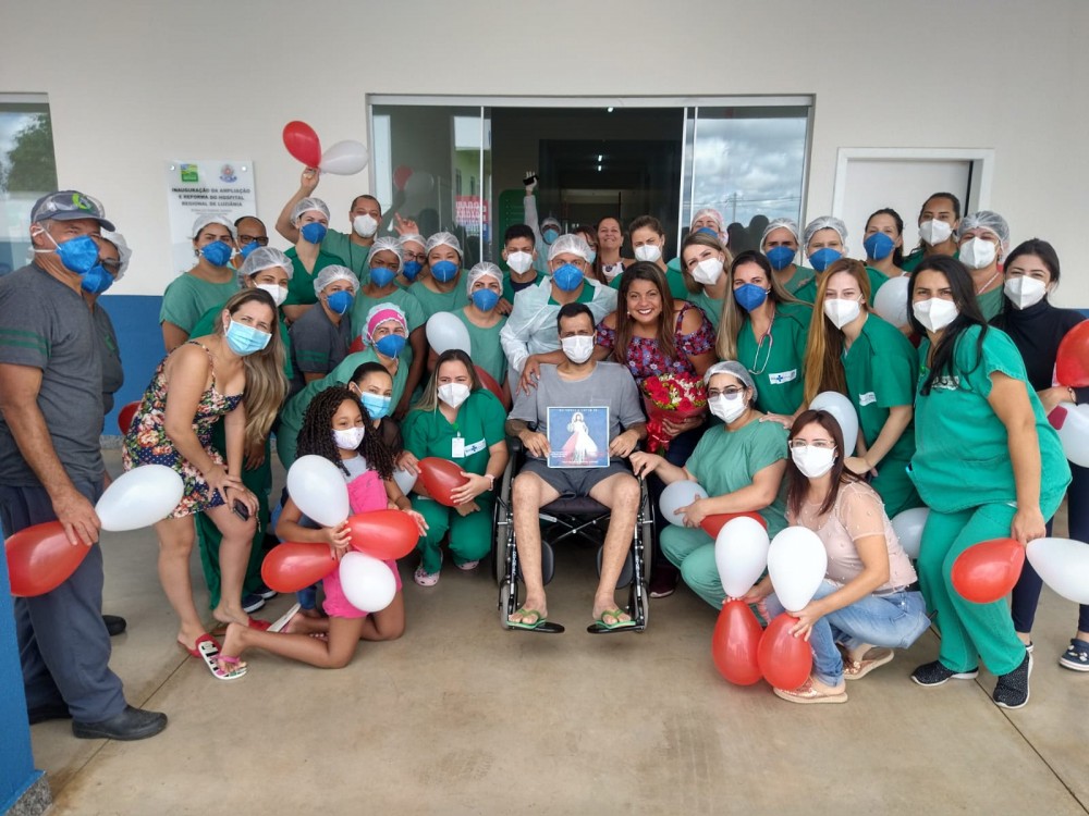 Mecânico pede a namorada em casamento depois de 39 dias internados no Hospital Regional de Luziânia