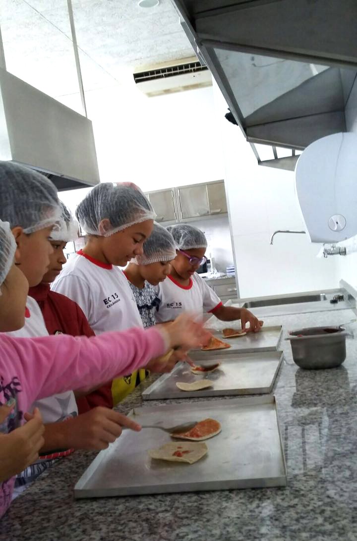 Distrito Federal: Contra a obesidade, alunos do IESB ensinam sobre alimentação saudável
