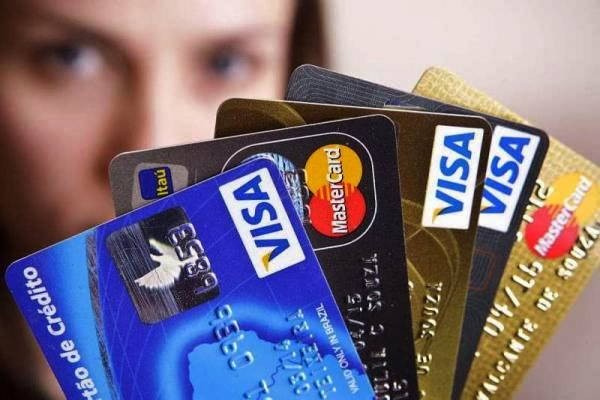 Cláusula que prevê retenção de valores para pagar dívida de cartão de crédito é nula