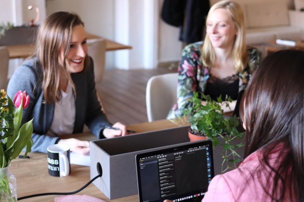 De acordo com o Censo Coworking Brasil, adesão à espaços compartilhados para trabalho está cada vez maior
