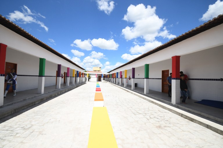 João Azevêdo entrega reforma e ampliação de escolas nos municípios de Alhandra e Sapé