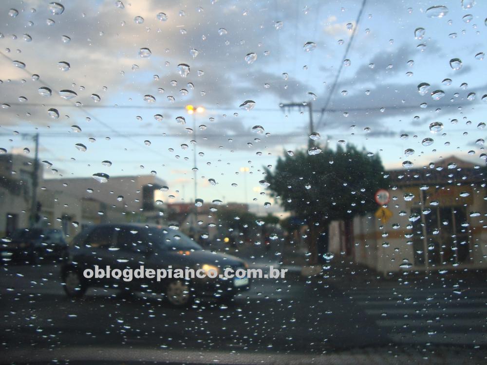 Inmet emite alerta de chuvas intensas em quase 100 municípios da PB; é válido até às 10h da segunda-feira (15)