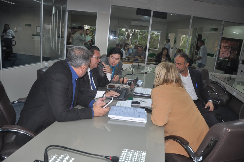 Aprovação da LOA-2024: Bancada de Oposição Prevalece Após Intensa Sessão na CMCG