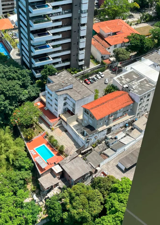 Flora Gil: Entre o discurso ambiental e a realidade privilegiada