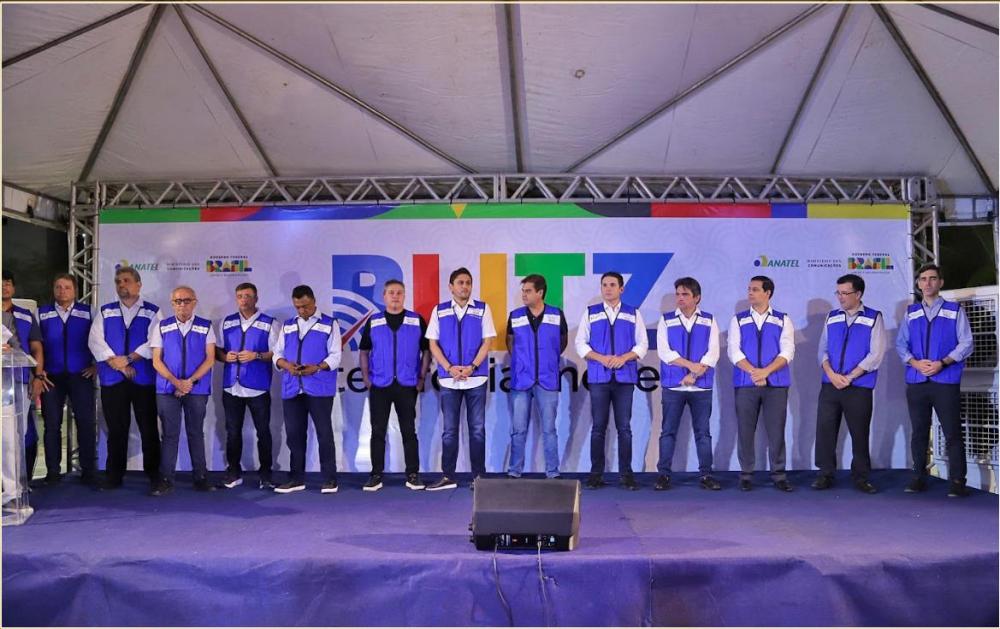 Ao lado do ministro das Comunicações, senador Efraim participa de Blitz da Telefonia móvel